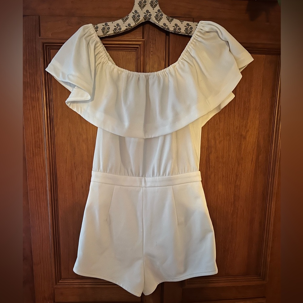 White romper • size Small • perfect for summer